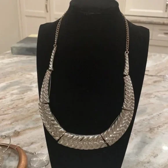 Statement collar - Picture 2 of 3